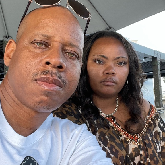 Meet your Posher, Jennifer - Picture 1 of 2